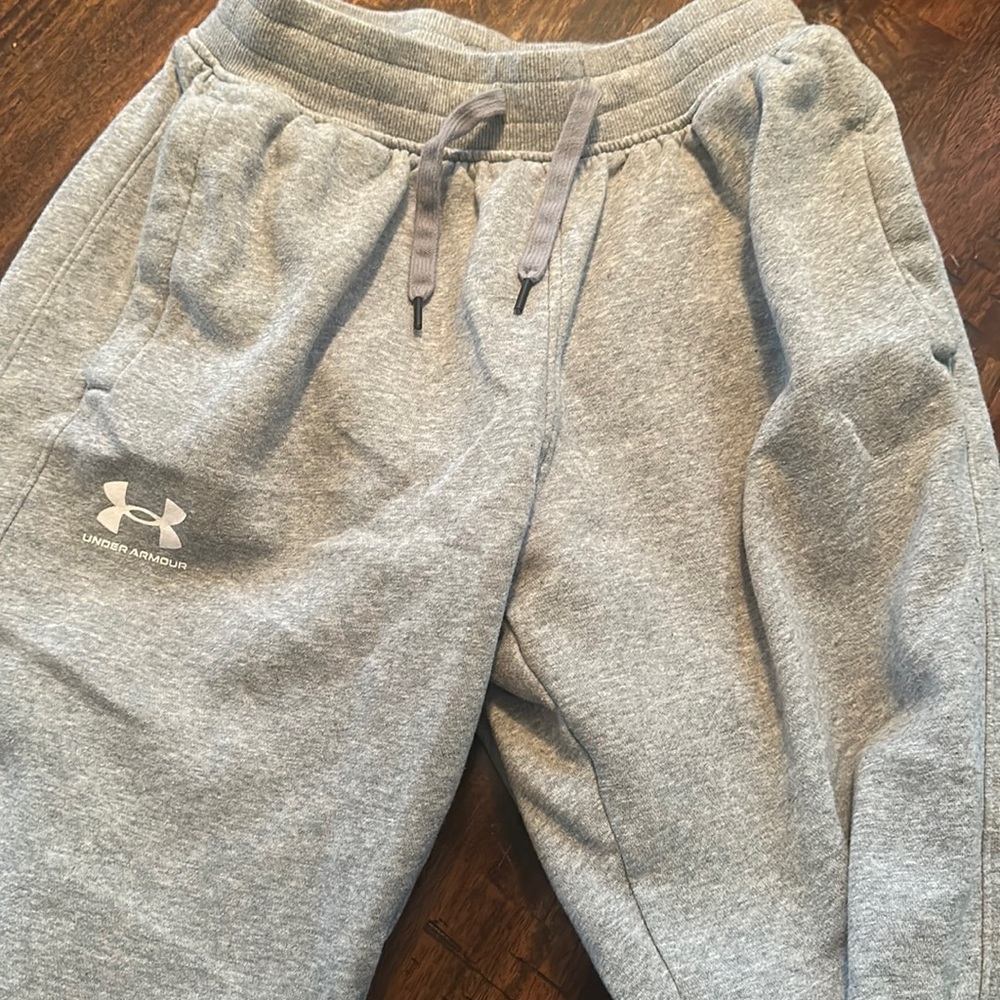 Men’s medium Under Armour sweat pants